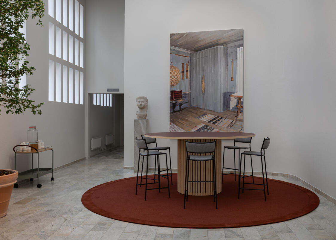 Interior photography of Fontänhallen at Folksam headquarters in Stockholm, featuring marble walls, geometric stone flooring and Brunnen, a ceramic fountain sculpture by Swedish designer Stig Lindberg.